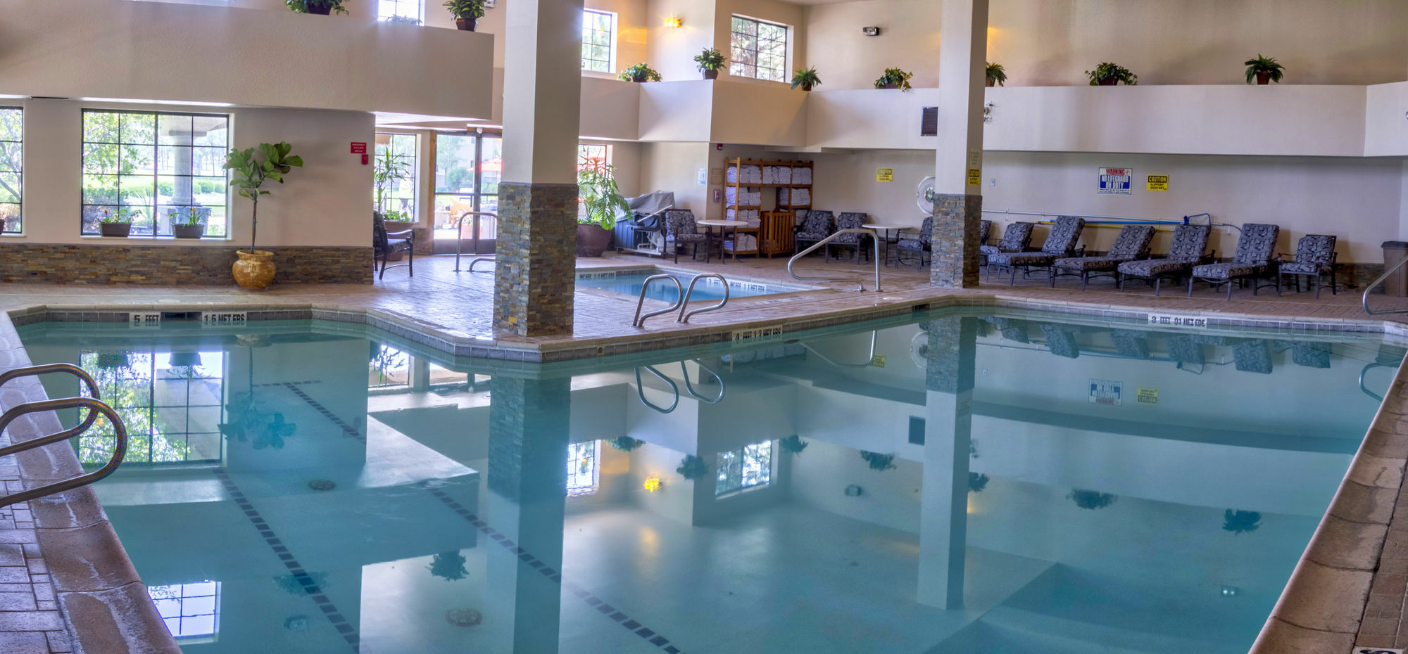 Mcm Elegante Lodge & Resorts Руидозо Экстерьер фото